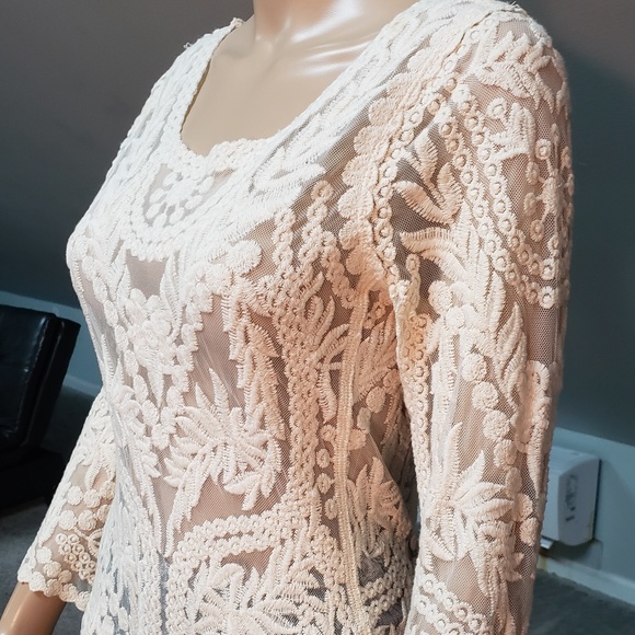 Express Sheer Blouse - Picture 3 of 5